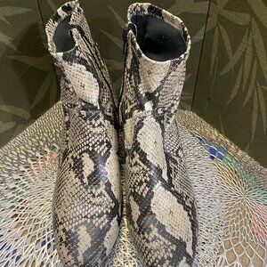 EUC Reptile print textile side zip Ankle Booties~10